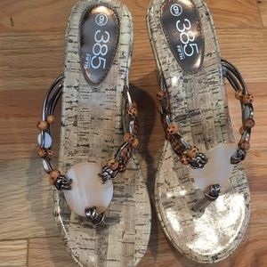 size 9 women’s sandals with wedge beads by 385 5th